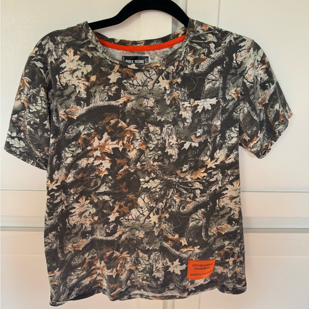 Public record boys size 14 camo t shirt